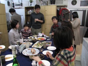 東京は白金にある白金陶芸教室。最寄り駅は広尾、恵比寿、白金高輪、白金台、徒歩約１０分。目黒駅、渋谷駅からもバスが出ております。１日体験のほかタイル体験や親子体験やウエディング体験があります。初心者の方にも丁寧な指導を心がけております。外国人の方も多くいらしていて英語での授業もできます。