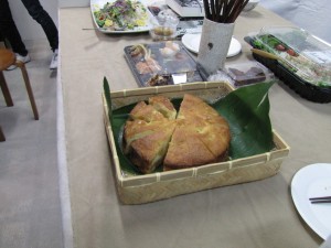 東京は白金にある白金陶芸教室。最寄り駅は広尾、恵比寿、白金高輪、白金台、徒歩約１０分。目黒駅、渋谷駅からもバスが出ております。１日体験のほかタイル体験や親子体験やウエディング体験があります。初心者の方にも丁寧な指導を心がけております。外国人の方も多くいらしていて英語での授業もできます。